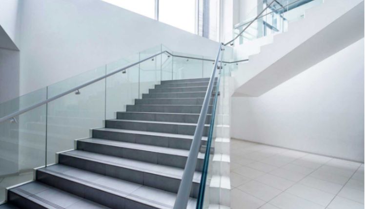 A Fully Transparent Deck Edge Without Visual Barriers Deck